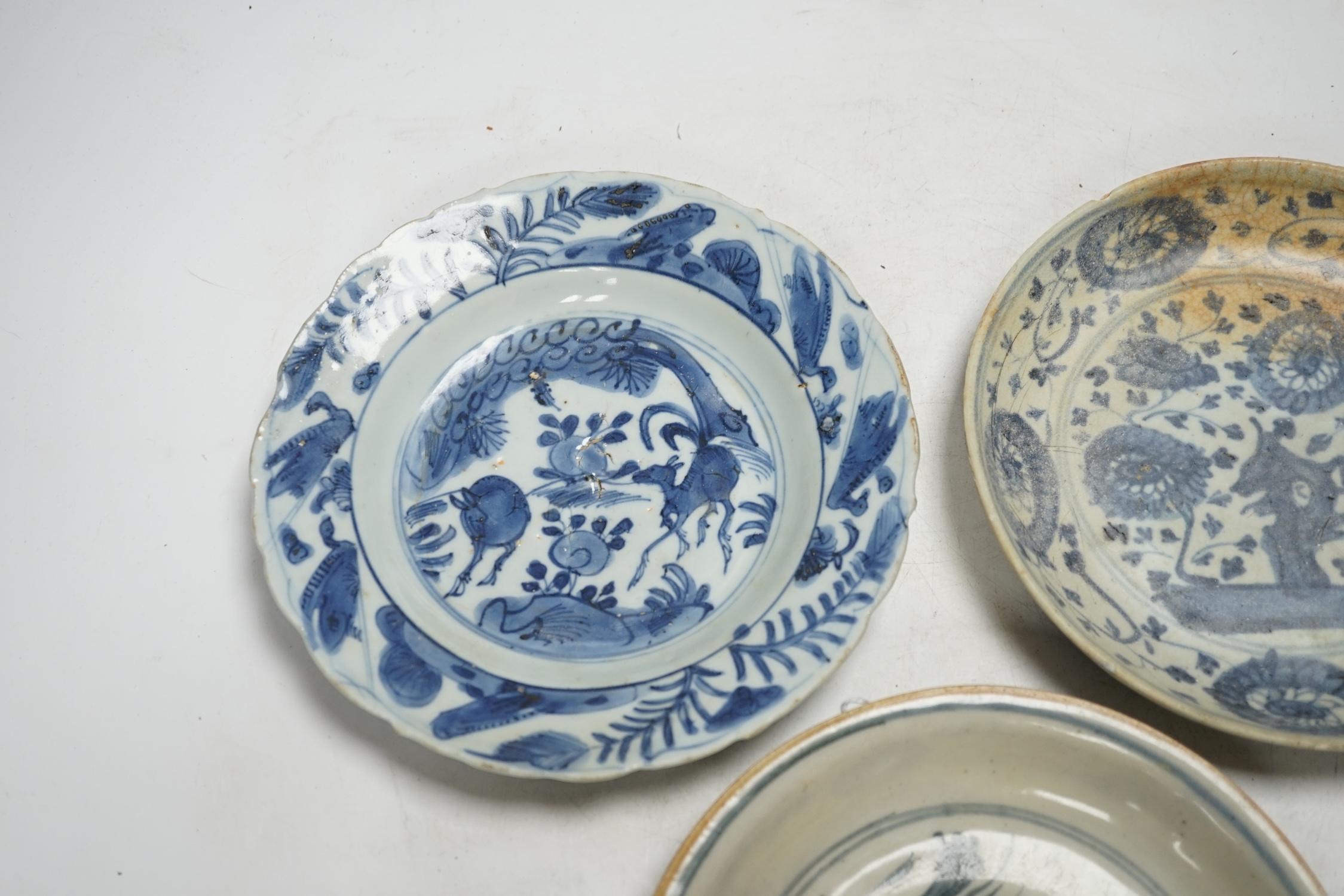 Three Chinese late Ming blue and white dishes, largest 21cm